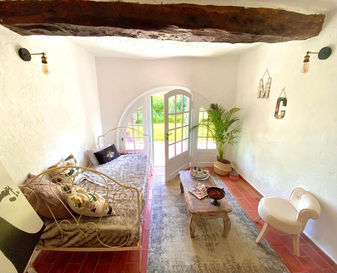 Bed and Breakfast L'Effrontée à Tourrettes-sur-Loup Extérieur photo
